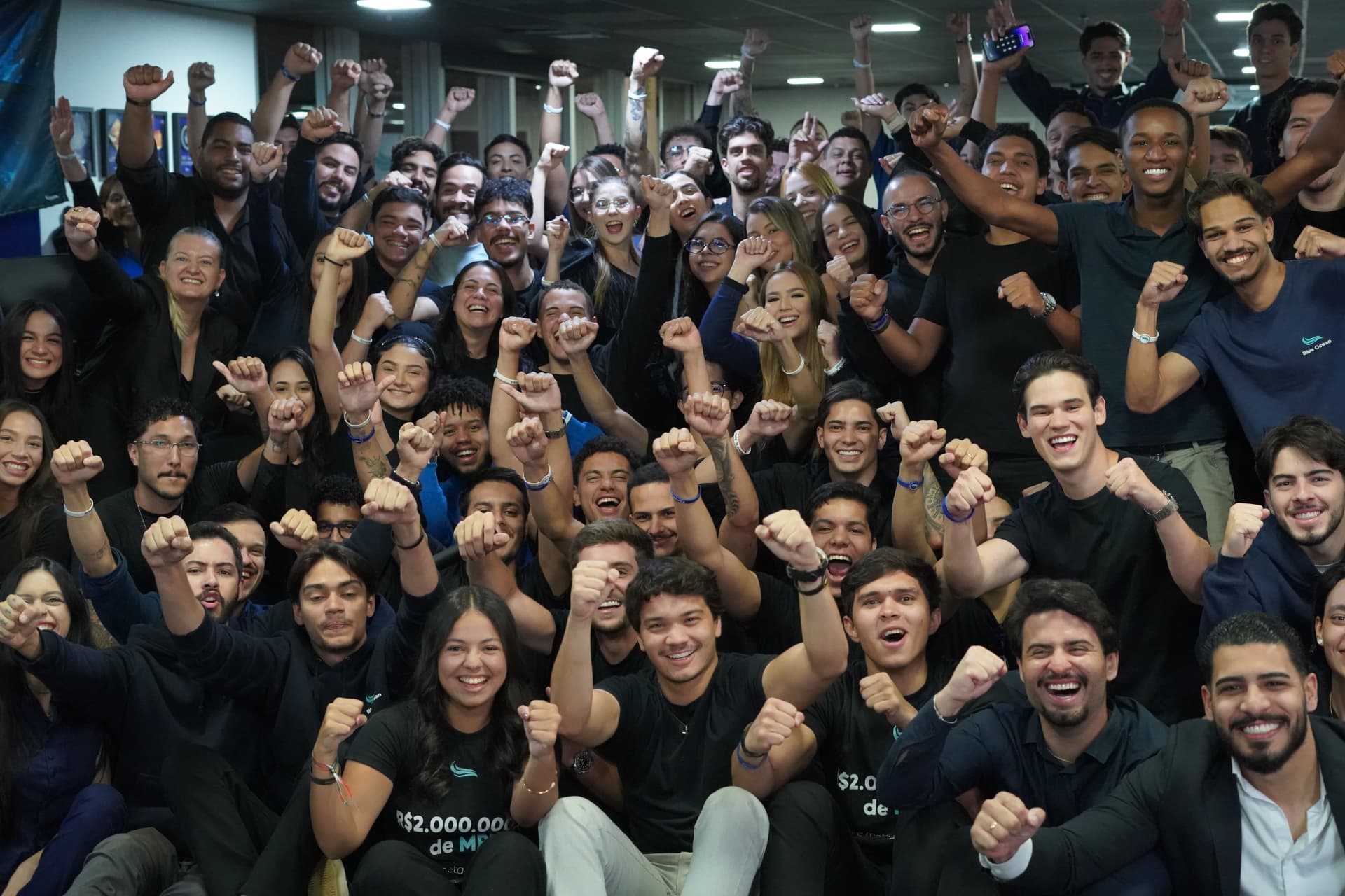 Equipe Blue Ocean comemorando resultados